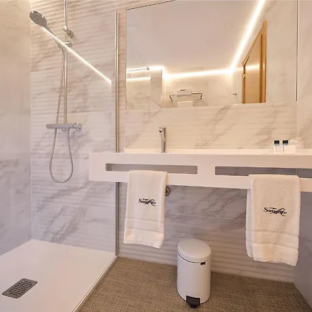 Hotel Faro Salazon 3*