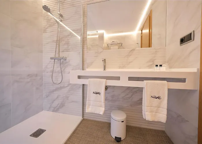 Hotel Faro Salazon 3*