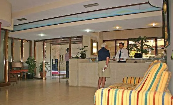 法鲁萨拉松酒店 酒店